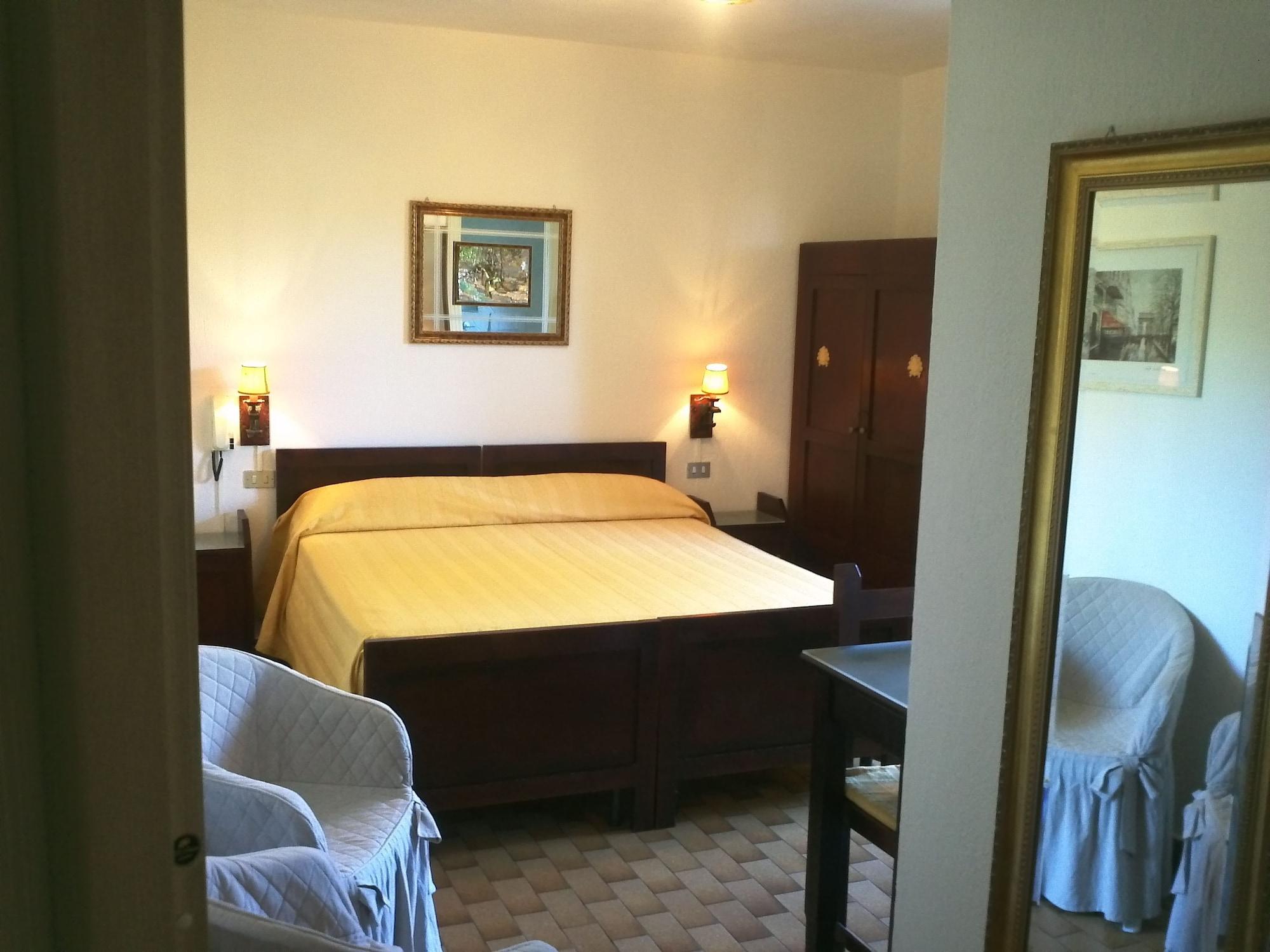 Hotel Abbaruja Olbia Bagian luar foto