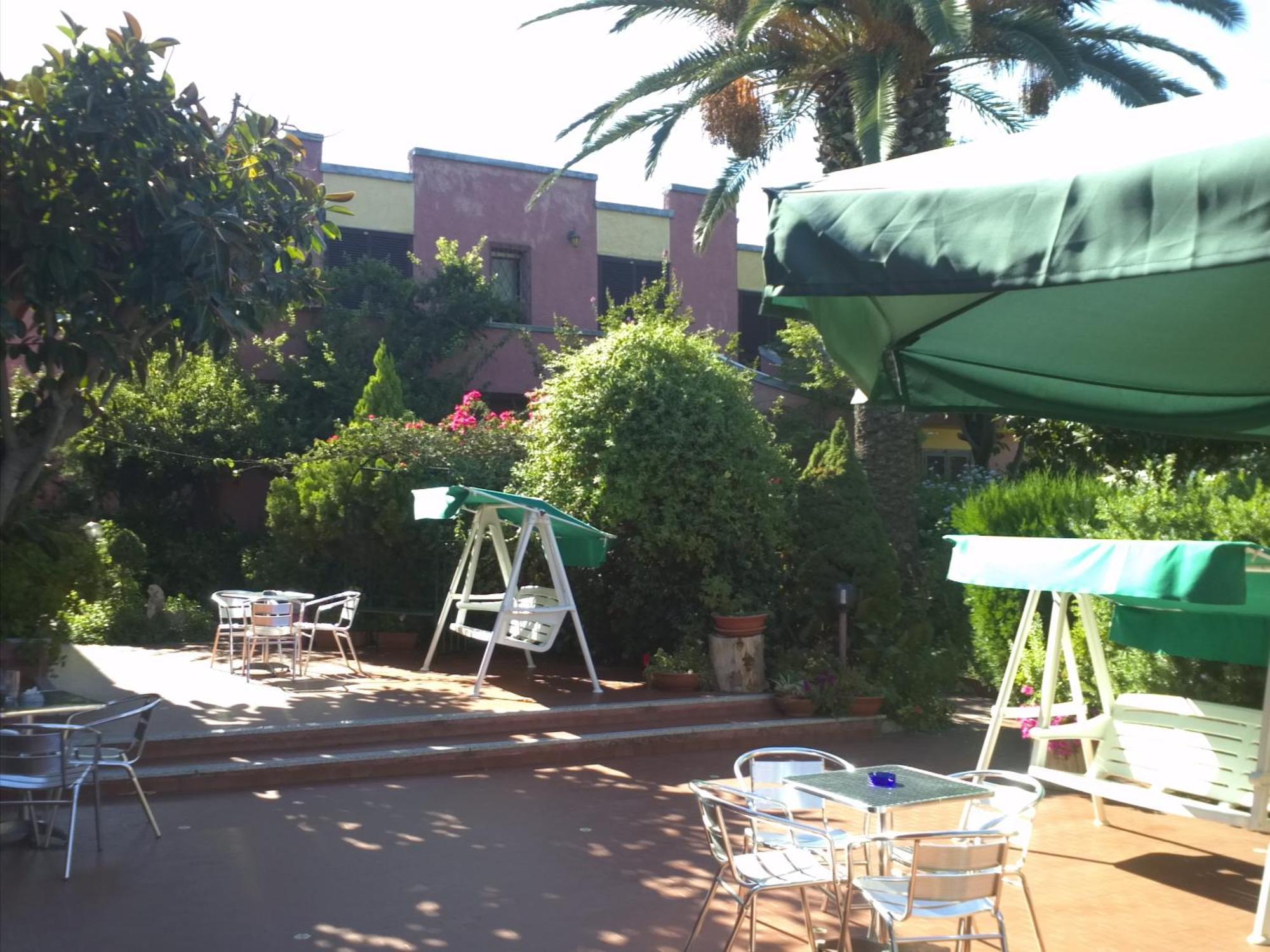 Hotel Abbaruja Olbia Bagian luar foto