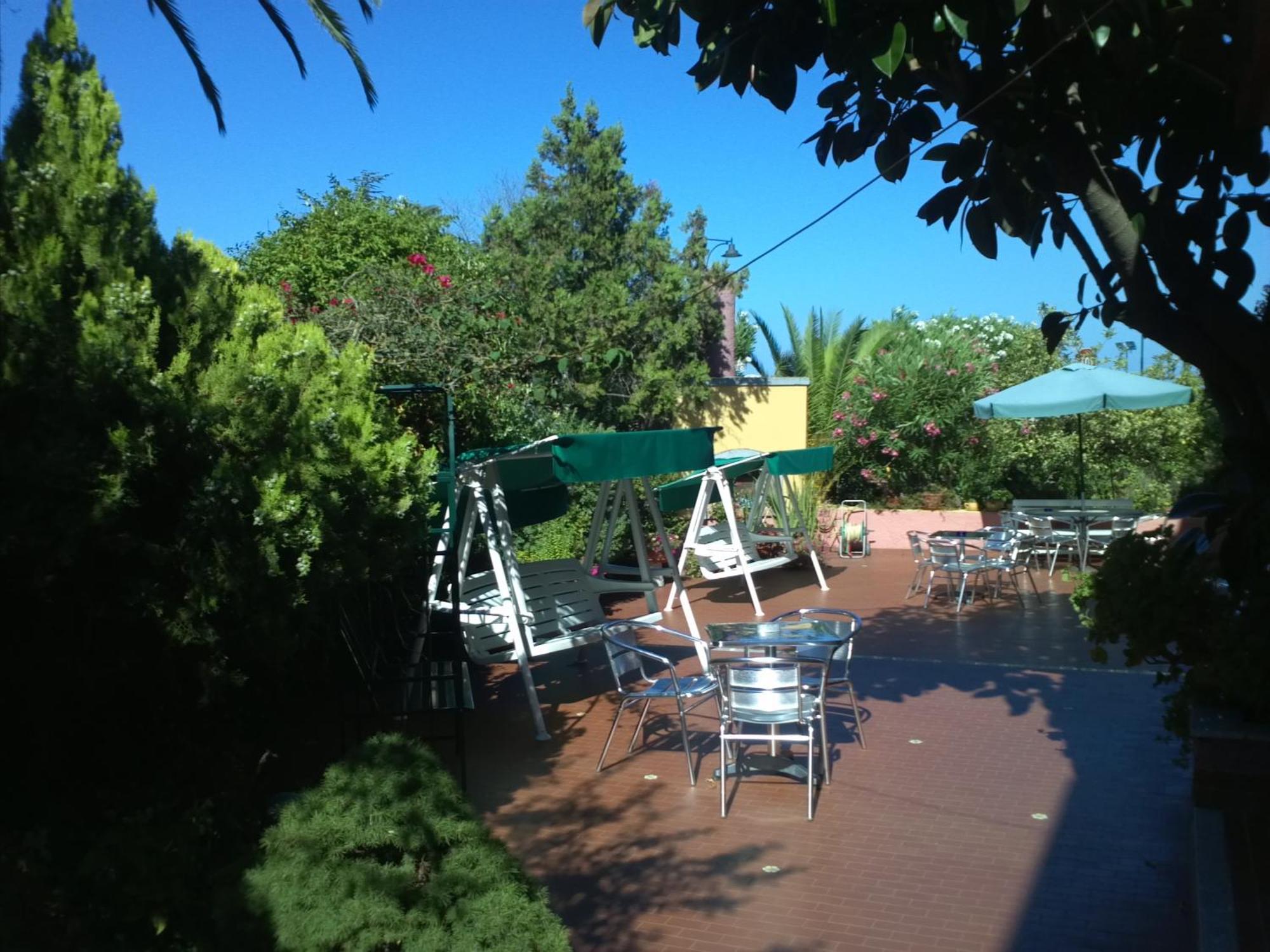 Hotel Abbaruja Olbia Bagian luar foto
