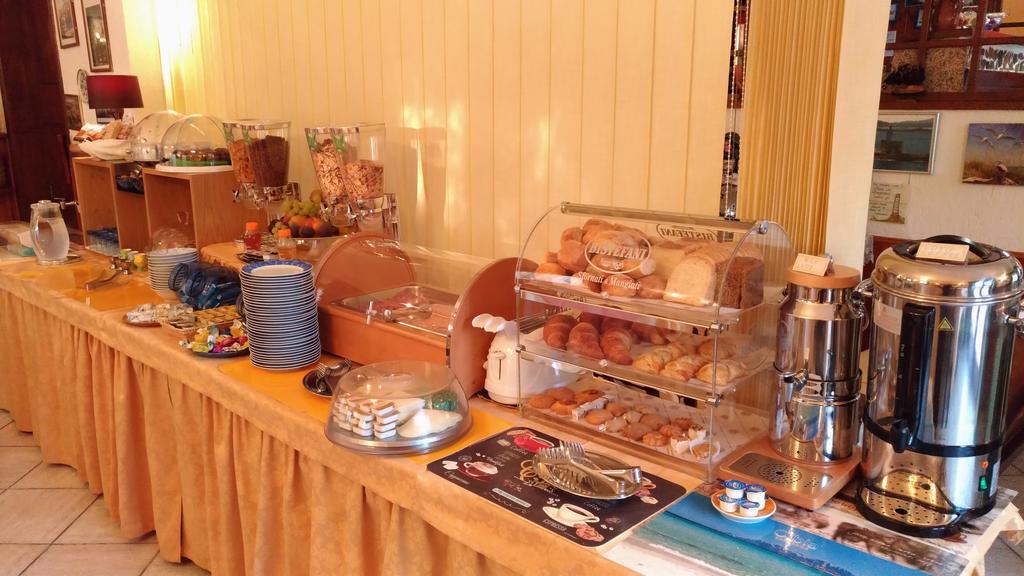 Hotel Abbaruja Olbia Bagian luar foto
