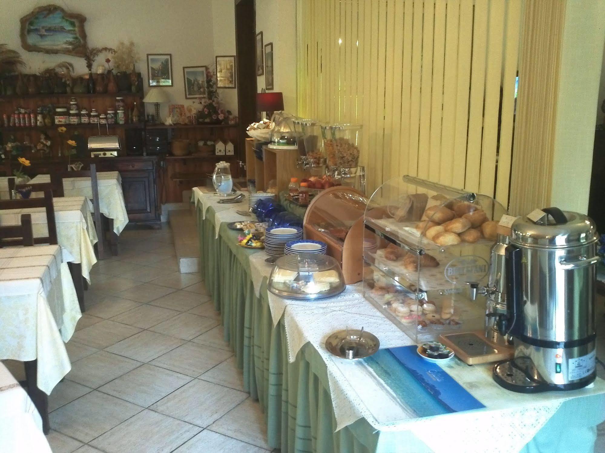 Hotel Abbaruja Olbia Bagian luar foto