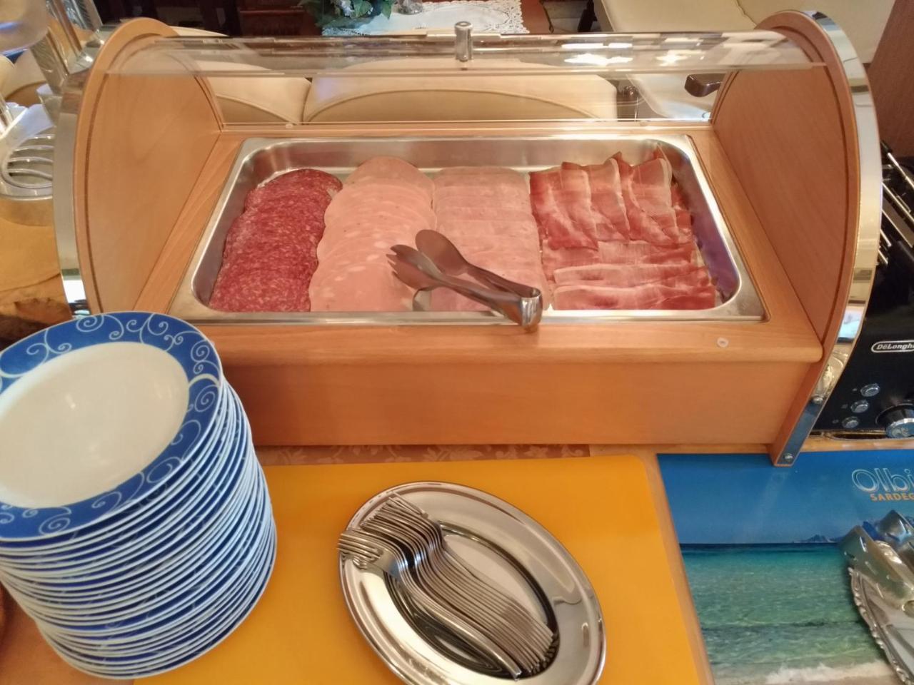 Hotel Abbaruja Olbia Bagian luar foto